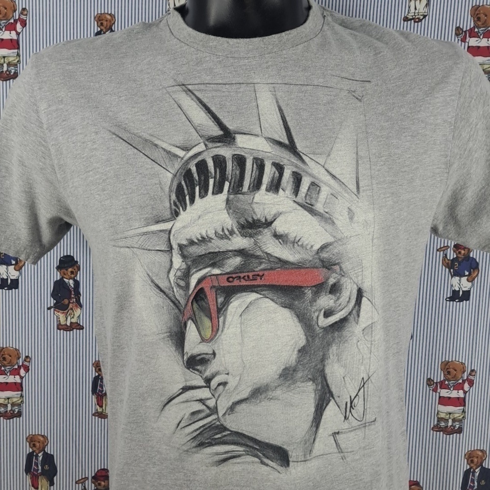 Oakley Sunglasses Statue of Liberty sketch art graphic design Med grey t-shirt